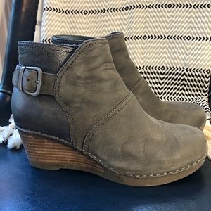 Dansko Wedge Boots Size 37 - Grey Suede
